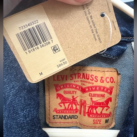 BRAND NEW Levi Denim Truck Jacket in Medium